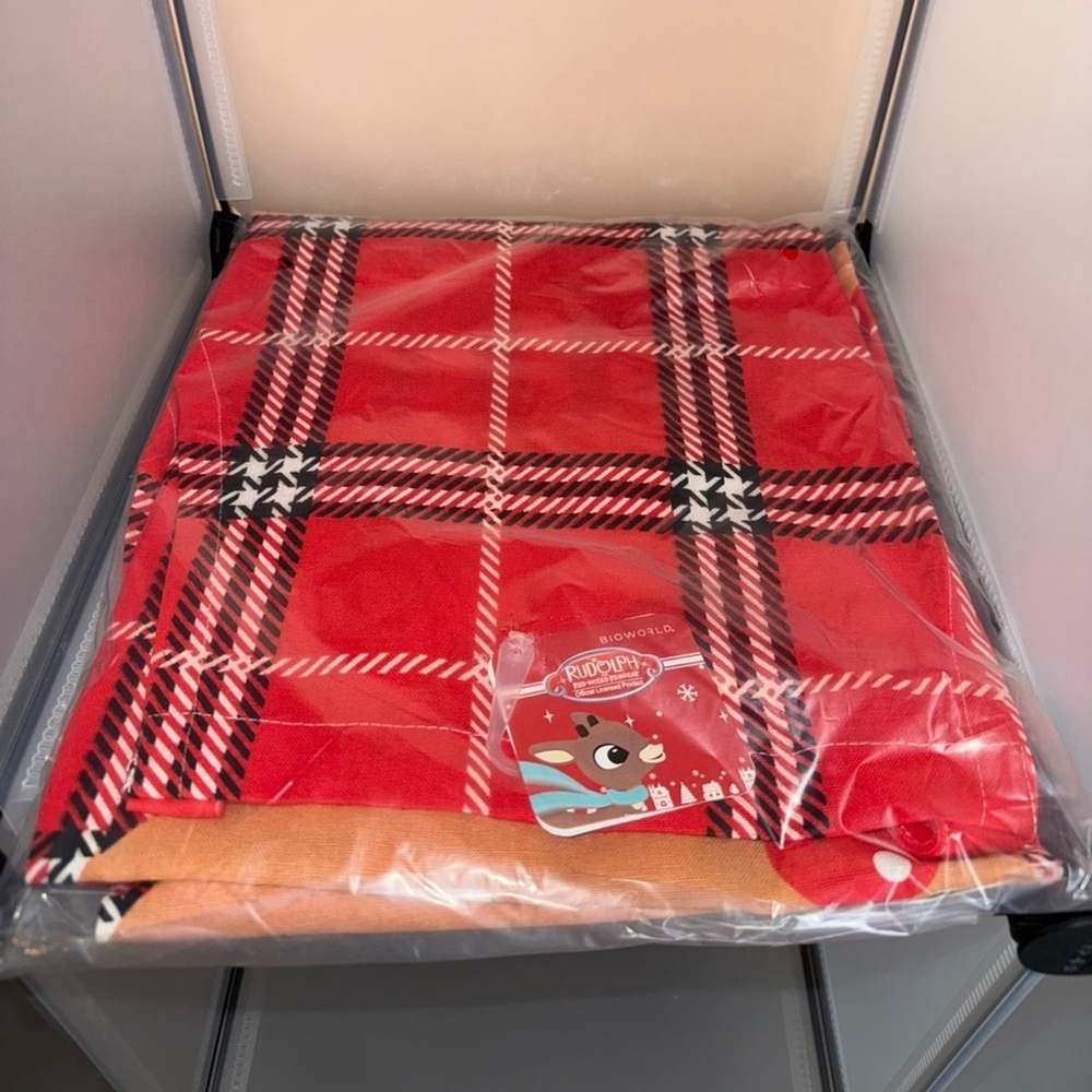 Dr. Seuss Christmas Grinch & Rudolph The Red Nosed Face Cooking Aprons 2Pack NWT - Picture 2 of 7